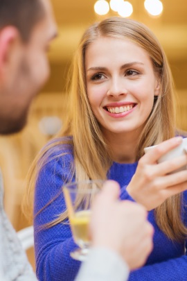 Signale beim Flirten erkennen