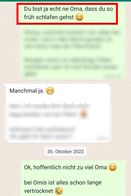 Mann schreibt Frau eine freche Nachricht im WhatsApp-Chat
