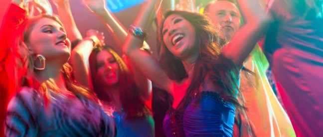 Frauen im Club ansprechen – was sagen? 10 Tipps zum Flirten in der Disco