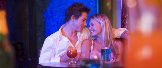 Mit Frauen flirten - wie flirtet man richtig? - Dating Psychologie